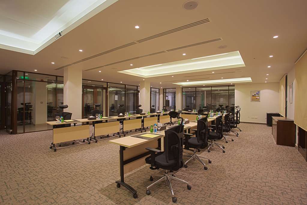 Golden Tulip Sharma Resort 設備 写真