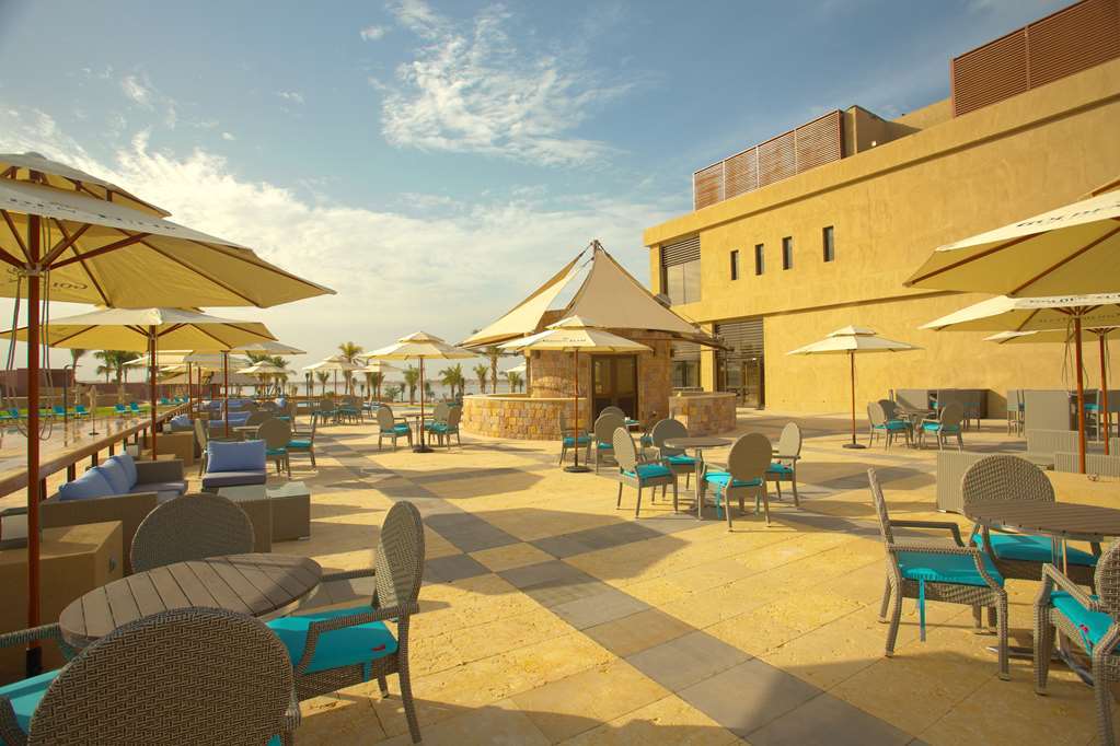 Golden Tulip Sharma Resort レストラン 写真