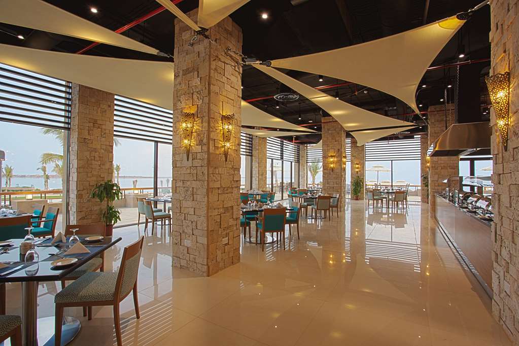 Golden Tulip Sharma Resort レストラン 写真