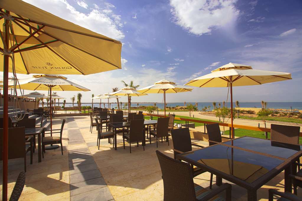 Golden Tulip Sharma Resort レストラン 写真