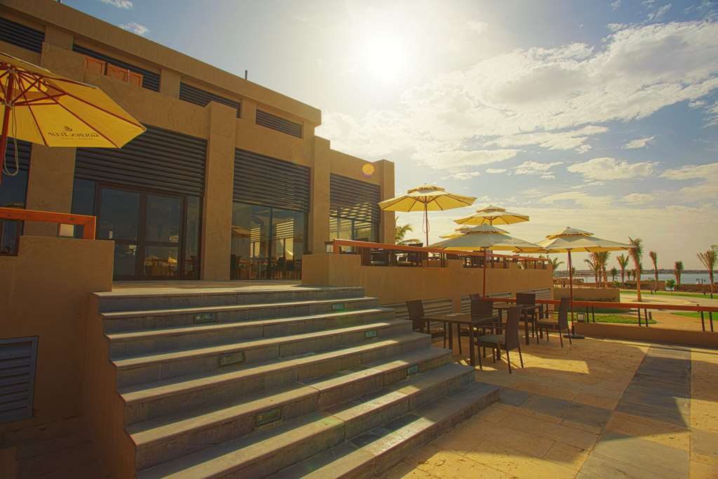 Golden Tulip Sharma Resort 設備 写真